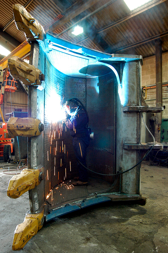 Excavator Bucket welding repair specialist - Opravy lžíce bagru svářeč - Svářeč Třebíč - Welding Czech Republic