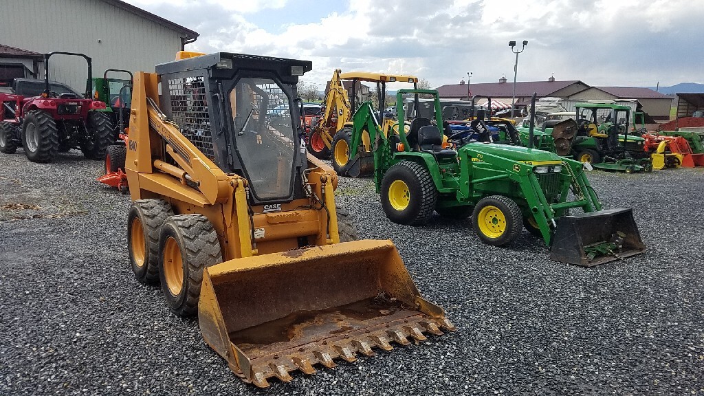 older skid-steer equipment - svářeč zemědělská technika - mobilní svářeč traktor - Svářeč Třebíč - Welding Czech Republic
