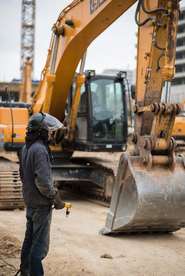 Svářeč na živnost - Opravy lžíce bagru svářeč Opravy Těžkých Strojů a Zařízení - mobilní svářeč - Svářeč Třebíč - svařování v České republice