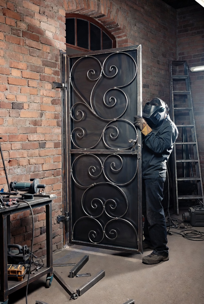 svářeč kovovýroba - zámečník svářeč - mobilní svářeč - svářeč Třebíč - svařování v České republice