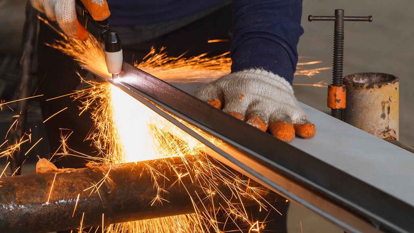 řezání plazmou - plasma cutting welder - Mobilní svářeč - svářeč Třebíč