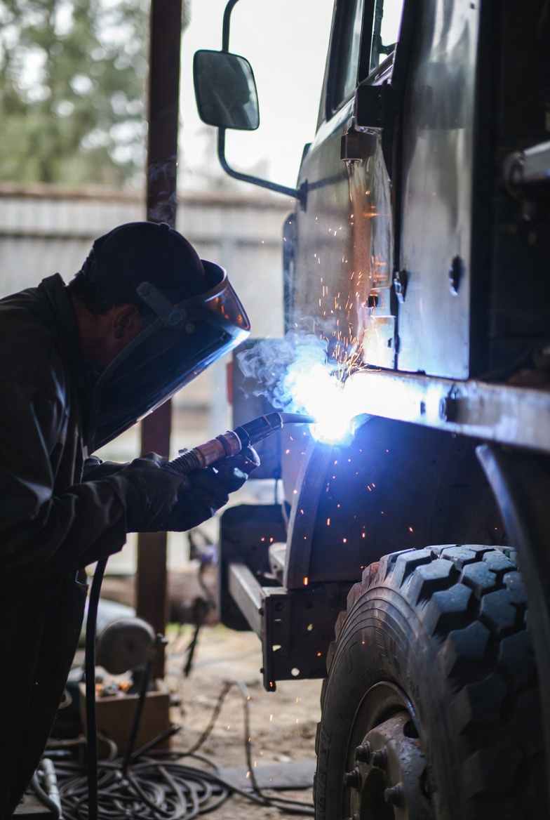 svařování pro automobilové - svařovač auto - Welding truck - mobilní svářeč - svářeč Třebíč - svařování Vysočina