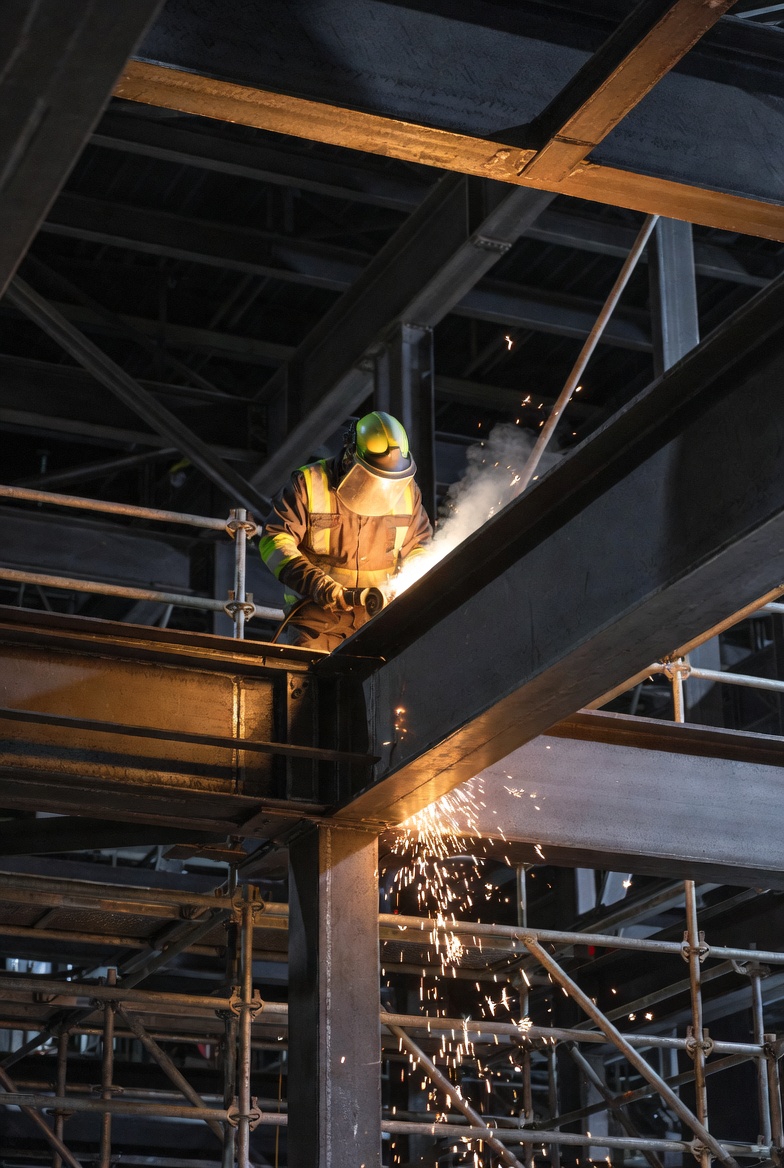 Svařování svépomocí vs. profesionální mobilní servis - Svařování a opravy lopat bagru nebo jiných těžkých strojů - Opravy zemědělské techniky - svařování česká republika - mobilní svářeč - svářeč Třebíč - svařování Vysočina